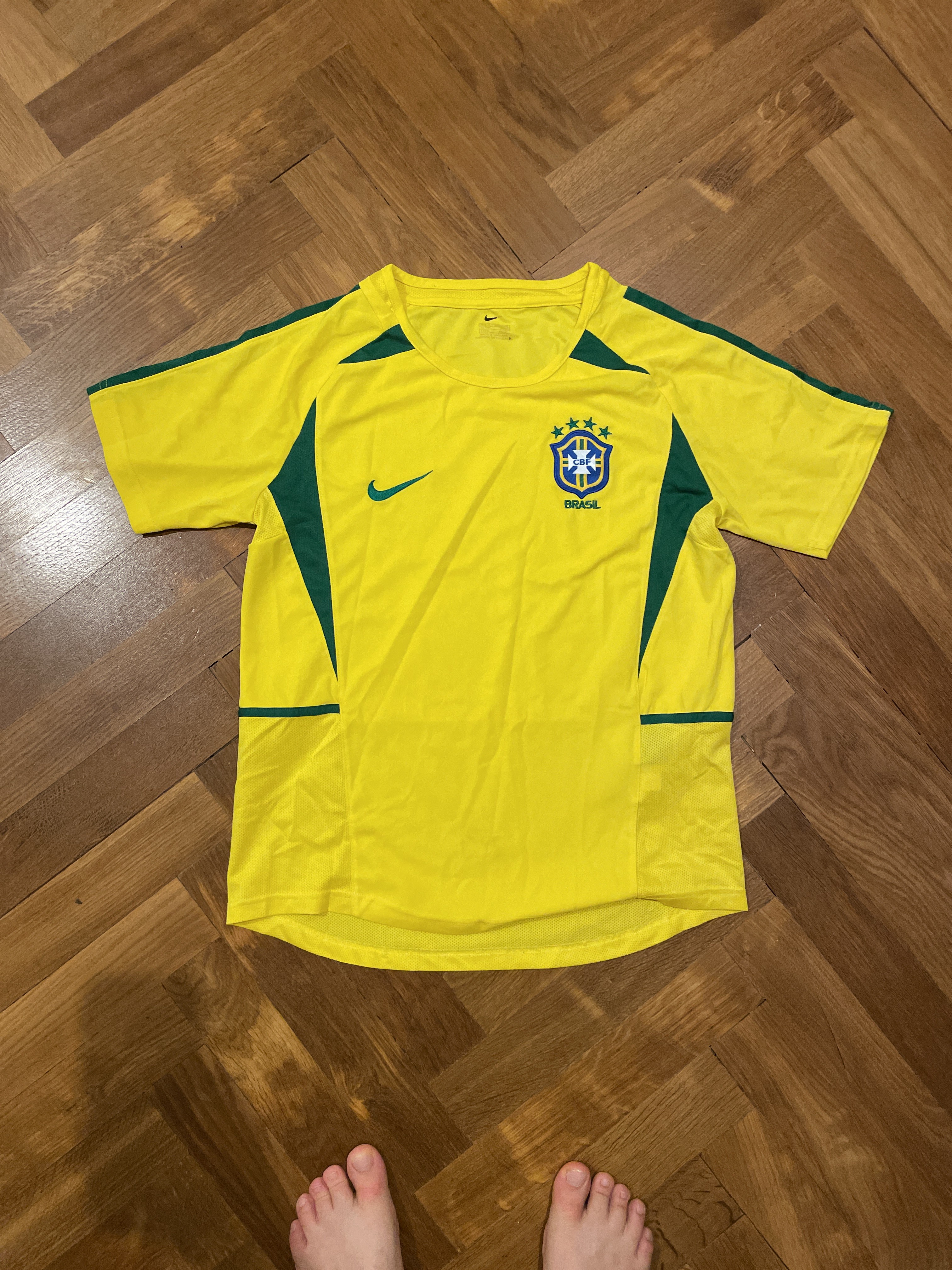 KitLegit app authenticating a Manchester United shirt