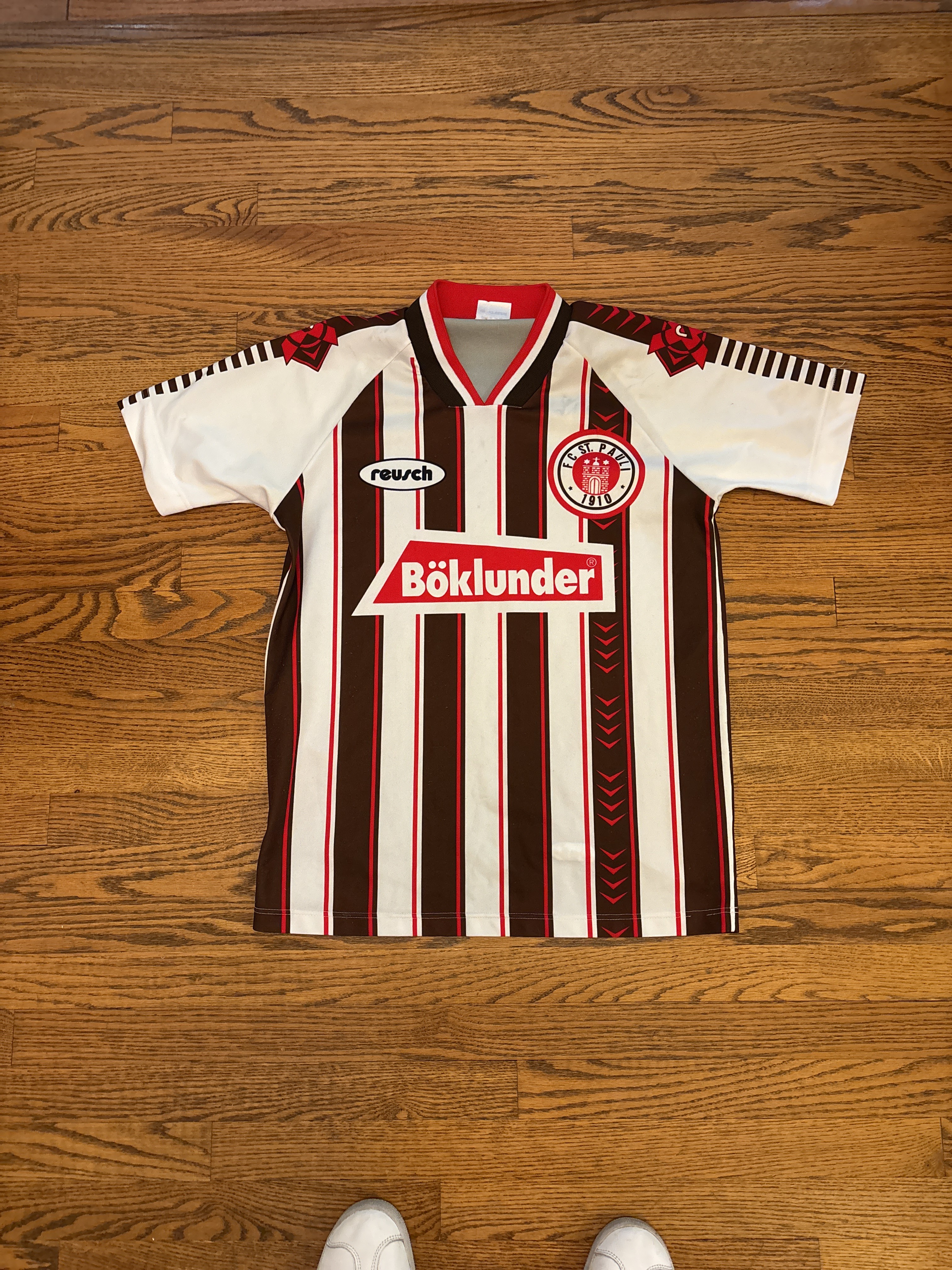 Football kit being authenticated through the KitLegit app